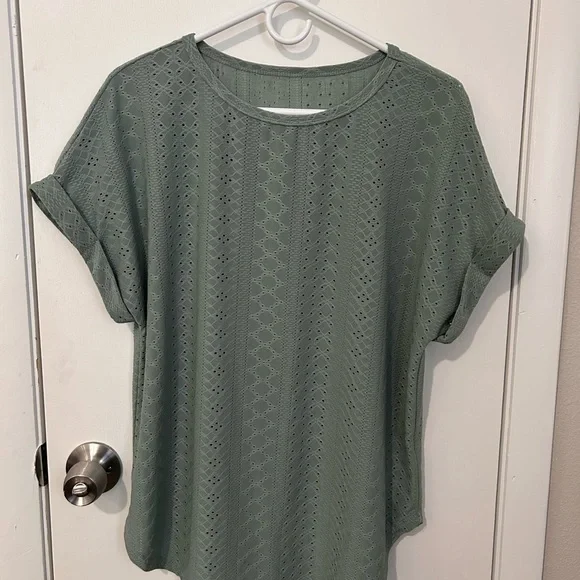 Green Boxy Cuffed Sleeve T-Shirt Eyelet Design - Picture 2 of 8